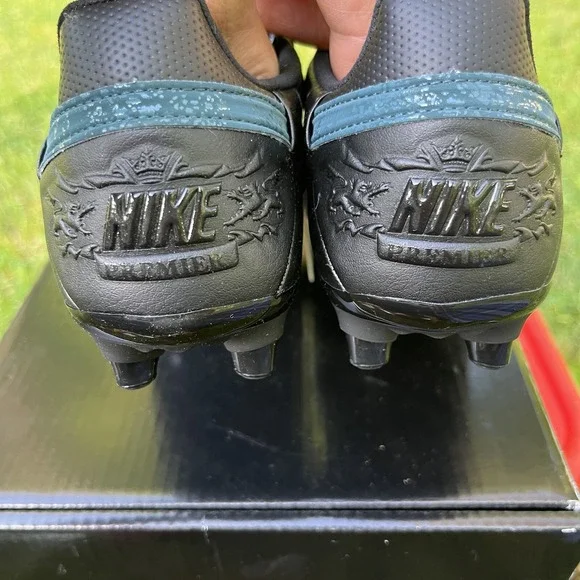 The Nike Premier III FG Men Size 5.5 /‎ Women Size 7 Deep Jungle Soccer Cleats